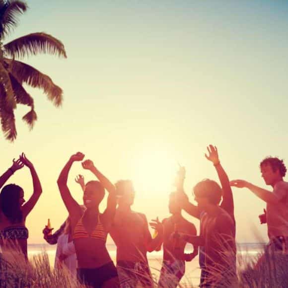 Découvrez les tubes de l'été 2023 selon Spotify !