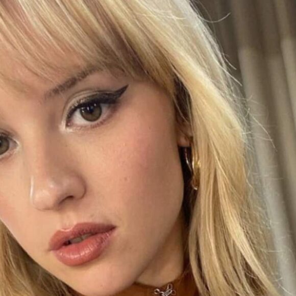 Angèle fait une grosse boulette juste avant de monter sur scène !