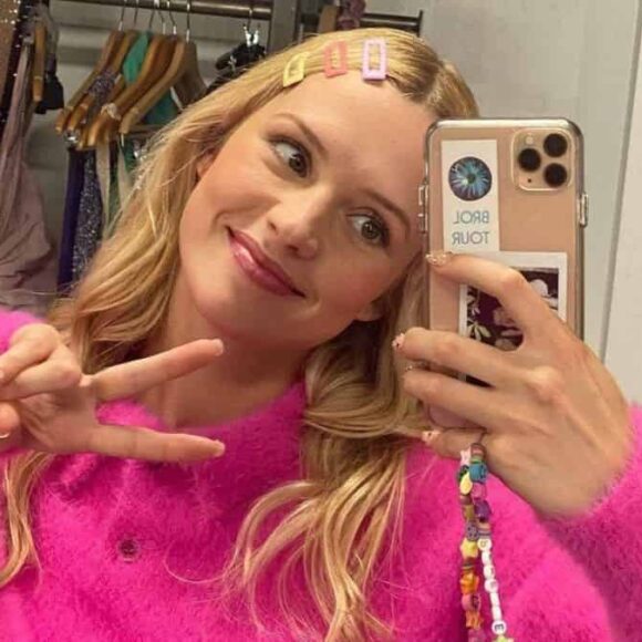 Angèle rend son concert à Ajaccio accessible aux sourds !