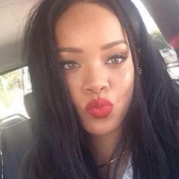 Rihanna frappe fort et lance son premier soutien-gorge d’allaitement !