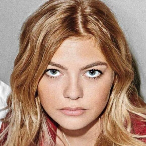 Louane au bord des larmes pour parler de ce nouveau projet à ses fans !