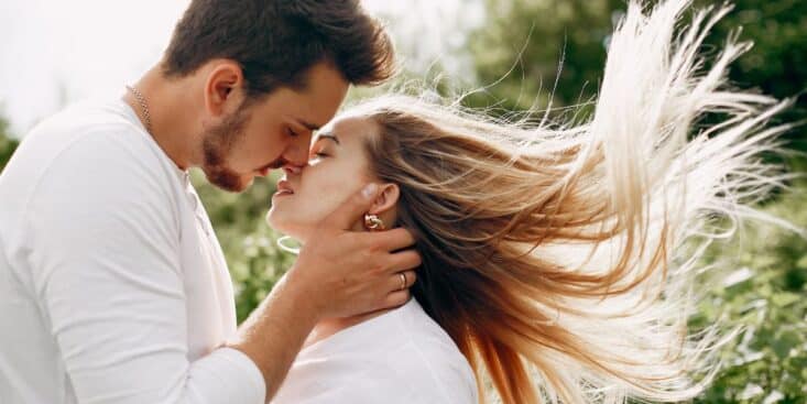 Ce signe du zodiaque embrasse le mieux de tous selon ChatGPT