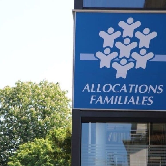 Tout savoir pour toucher les allocations familiales après 18 ans