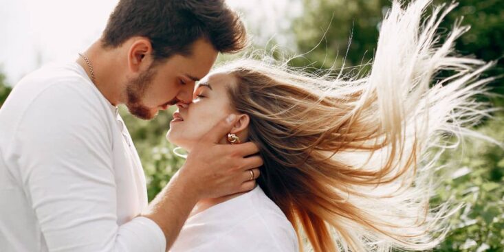 Ces 3 signes du zodiaque embrassent le mieux