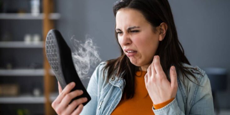 L'astuce magique avec cet ingrédient de cuisine pour enlever les odeurs des pieds