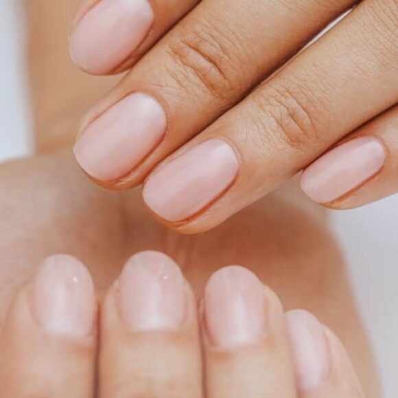 TikTok: cette astuce géniale pour sécher son vernis à ongles plus vite