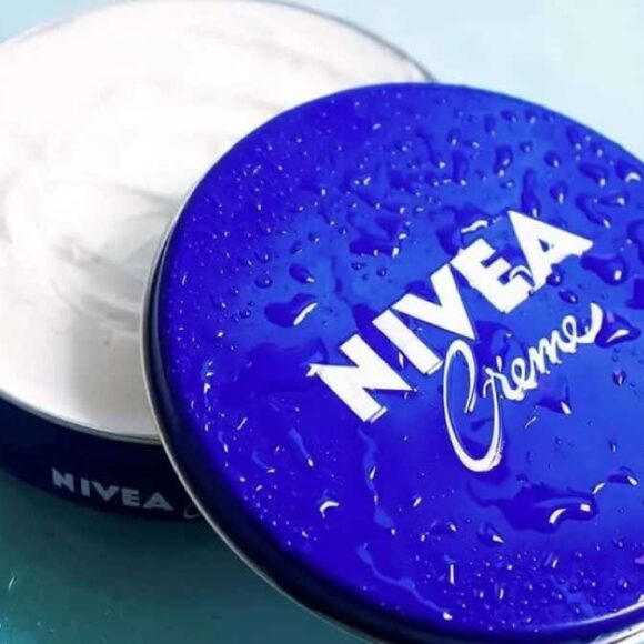 Cette technique géniale pour utiliser la crème Nivea pour se démaquiller