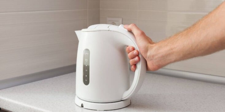 L'astuce pour enlever le tartre de votre bouilloire électrique avec 1 seul ingrédient