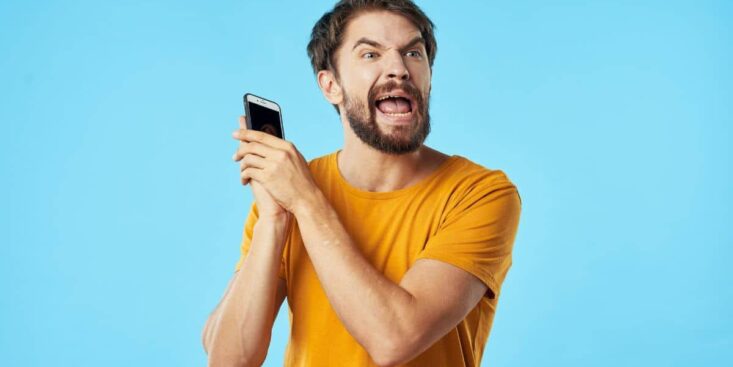 Mark Zuckerberg annonce la fin des téléphones portables et voici par quel appareil ils seront remplacés