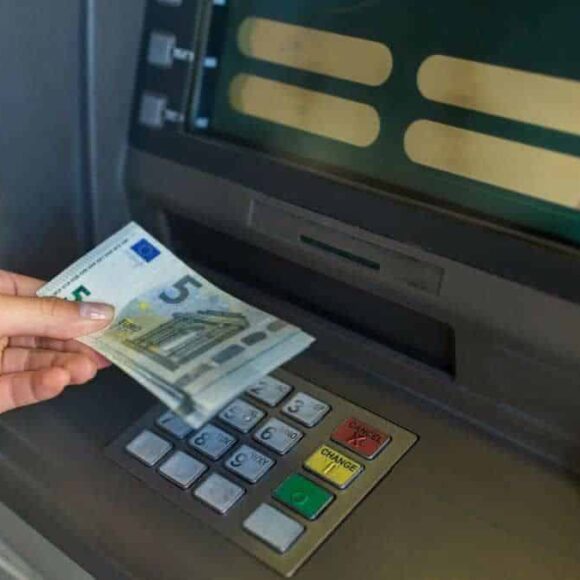 Mauvaise nouvelle pour tous les clients de cette banque, les frais vont augmenter pour votre carte bancaire