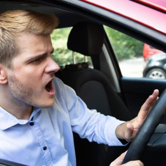 Cette grosse amende pour tous les conducteurs qui ne respectent pas ce nouveau panneau sur la route