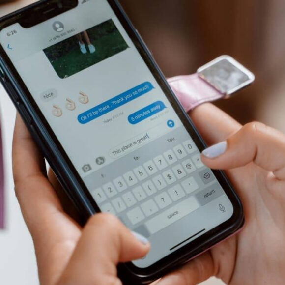 WhatsApp lance les résumés de messages non lus grâce à l’intelligence artificielle