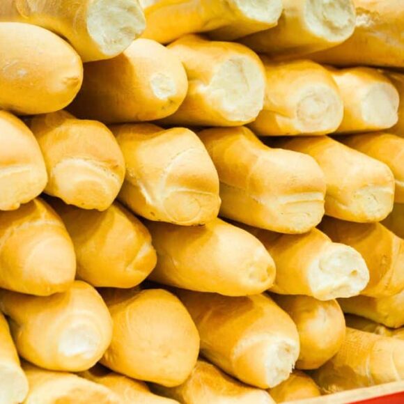 Au supermarché, tu penses bien faire ? Ce pain cache 20 morceaux de sucre… et ce n’est même pas du pain de mie