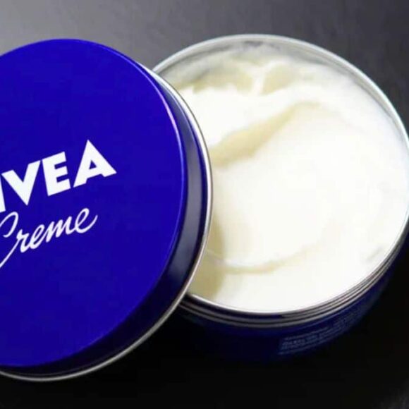 Comme beaucoup, j’ai testé la crème Nivea sur la moitié de mon visage pendant 1 semaine: le verdict surprise