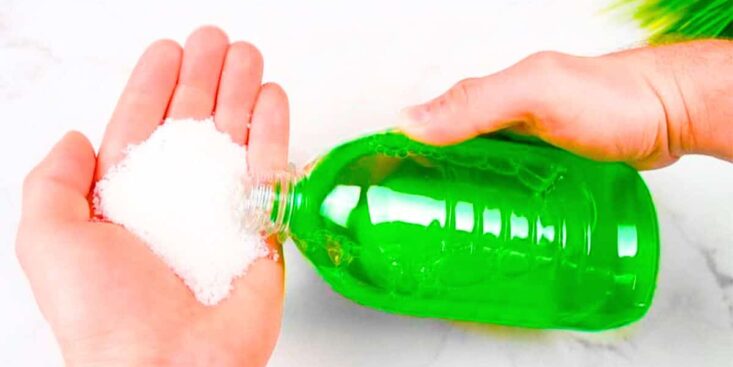 Marre de la vaisselle grasse? Ajoutez une pincée de sel au liquide vaisselle: l’astuce express qui change tout