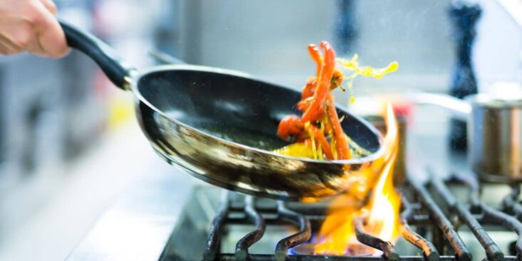 Vous cuisinez au quotidien ? 60 Millions révèle la poêle la plus saine pour cuisiner sans risque