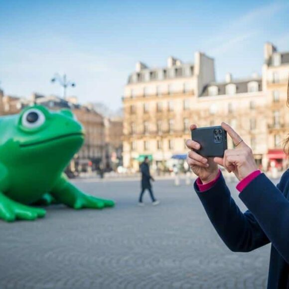 SoonNight - Paris+ par Art Basel: Alex Da Corte, Ugo Rondinone, Thomas Houseago en accès libre dans les rues de Paris