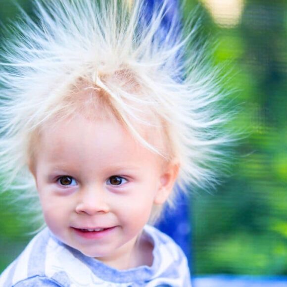 Cheveux électriques : l’astuce d’une coiffeuse pour les éviter tout l’hiver