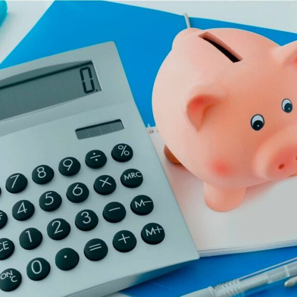 Compte épargne enfant: ouvrez dès la naissance, montant à prévoir et plafonds à connaître