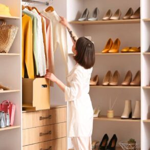 Placards : désencombrez en 2 minutes grâce à vos vieux draps